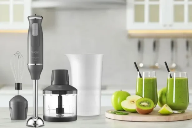 Usando o mixer elgin 3 em 1 para preparar uma sopa cremosa.