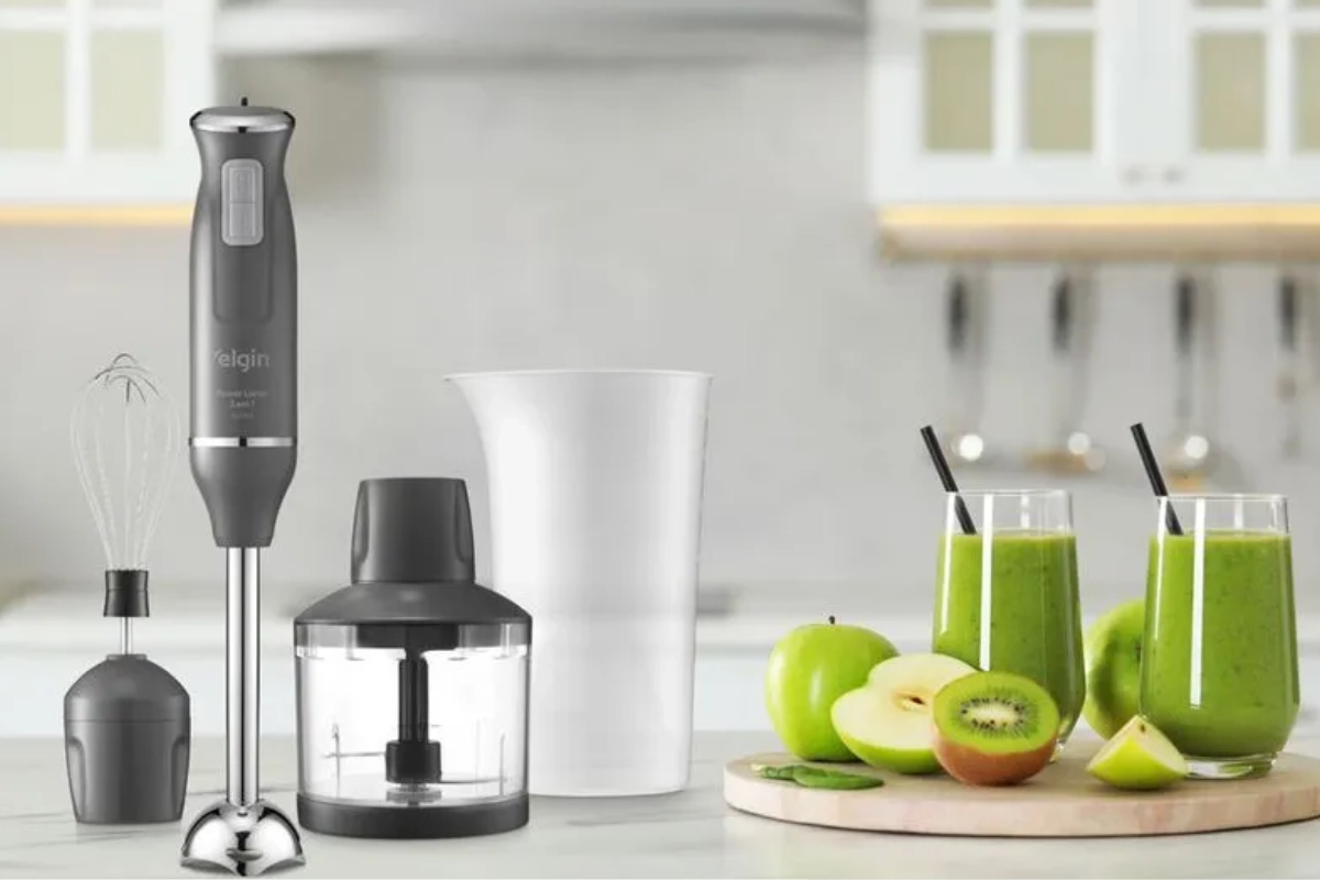 Usando o mixer elgin 3 em 1 para preparar uma sopa cremosa.